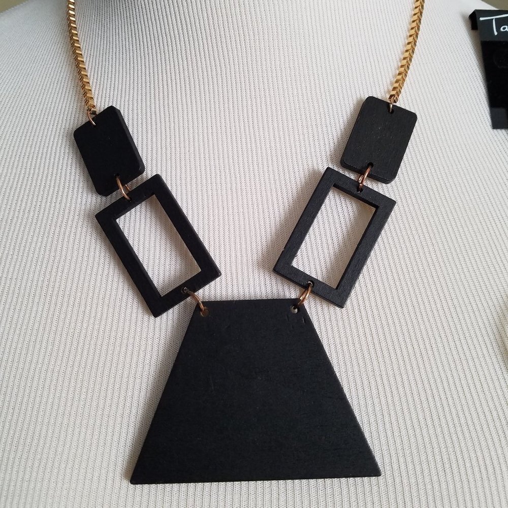 Free with $20 purchase Taramanda Gold and Black necklace with earrings